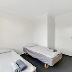 Апартаменти Apartment 8 - Bright 2Br Apartment, Near Centre, Airport Access *