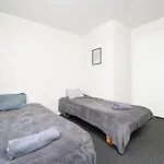 8 - Bright 2br Apartment, Near Centre, Airport Access 公寓 *