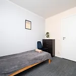 8 - Bright 2br Apartment, Near Centre, Airport Access