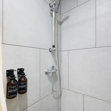 8 - Bright 2br Apartment, Near Centre, Airport Access Appartamento *