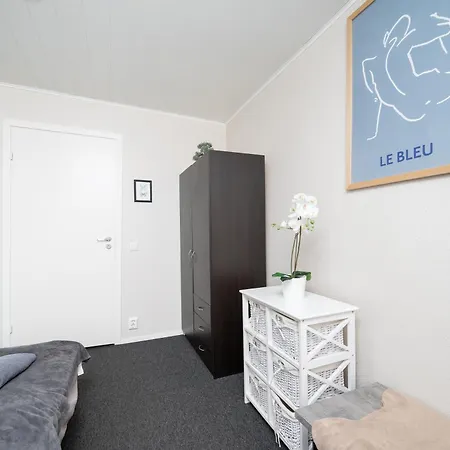 Appartamento 8 - Bright 2br Apartment, Near Centre, Airport Access