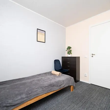 Apartment 8 - Bright 2Br Apartment, Near Centre, Airport Access