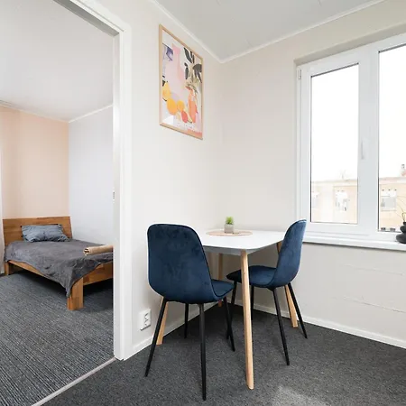 Appartamento 8 - Bright 2br Apartment, Near Centre, Airport Access