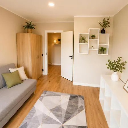 8 - Bright 2br Apartment, Near Centre, Airport Access Apartamento