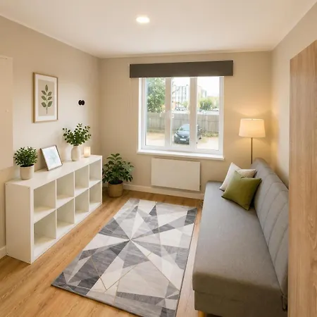 Apartamento 8 - Bright 2br Apartment, Near Centre, Airport Access