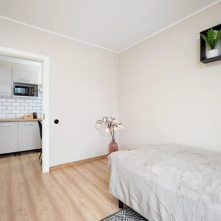 Appartamento 8 - Bright 2br Apartment, Near Centre, Airport Access