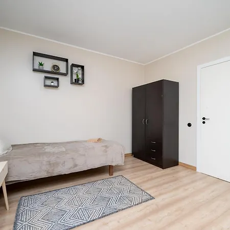 8 - Bright 2br Apartment, Near Centre, Airport Access Appartamento