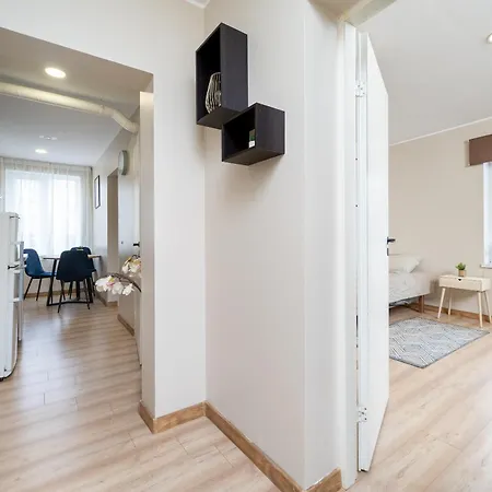 Appartamento 8 - Bright 2br Apartment, Near Centre, Airport Access *