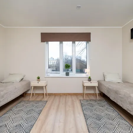 8 - Bright 2br Apartment, Near Centre, Airport Access Appartamento