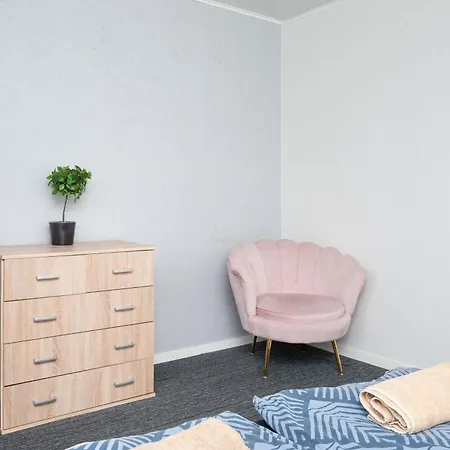 Appartamento 8 - Bright 2br Apartment, Near Centre, Airport Access