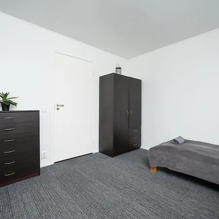 8 - Bright 2br Apartment, Near Centre, Airport Access Appartamento