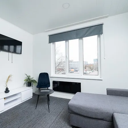 Appartamento 8 - Bright 2br Apartment, Near Centre, Airport Access *