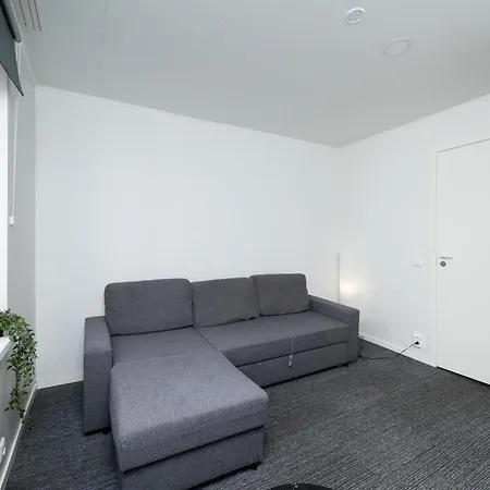 8 - Bright 2br Apartment, Near Centre, Airport Access *