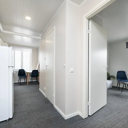 8 - Bright 2br Apartment, Near Centre, Airport Access Lejlighed *