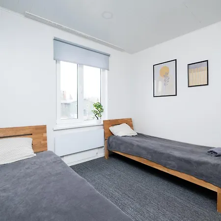 8 - Bright 2br Apartment, Near Centre, Airport Access Appartamento