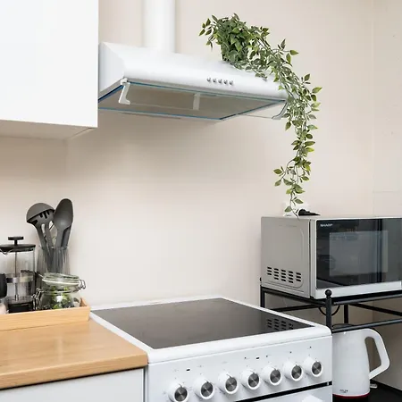 8 - Bright 2br Apartment, Near Centre, Airport Access Appartamento *