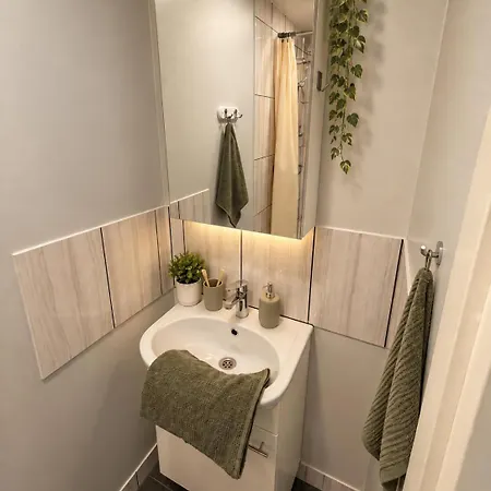 8 - Bright 2br Apartment, Near Centre, Airport Access Apartamento Tallin