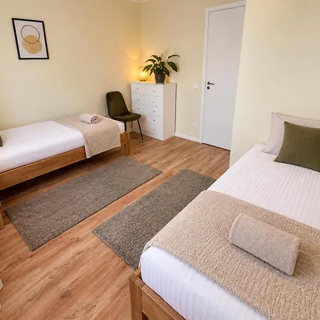 8 - Bright 2br Apartment, Near Centre, Airport Access