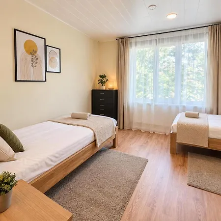 8 - Bright 2br Apartment, Near Centre, Airport Access Apartamento *