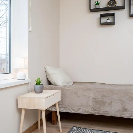 Huoneisto 8 - Bright 2br Apartment, Near Centre, Airport Access