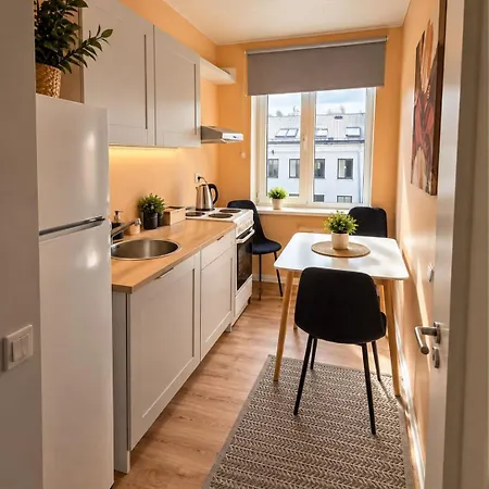 8 - Bright 2br Apartment, Near Centre, Airport Access