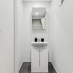Apartment 8 - Bright 2Br Apartment, Near Centre, Airport Access *